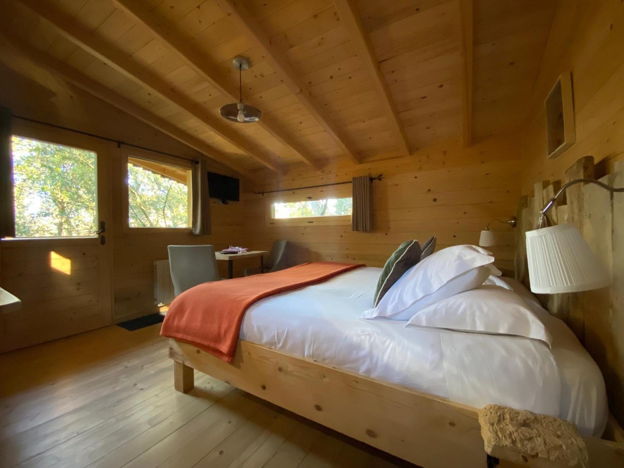 Les Cabanes Dans Les Bois Logis Hotel Villedubert Εξωτερικό φωτογραφία