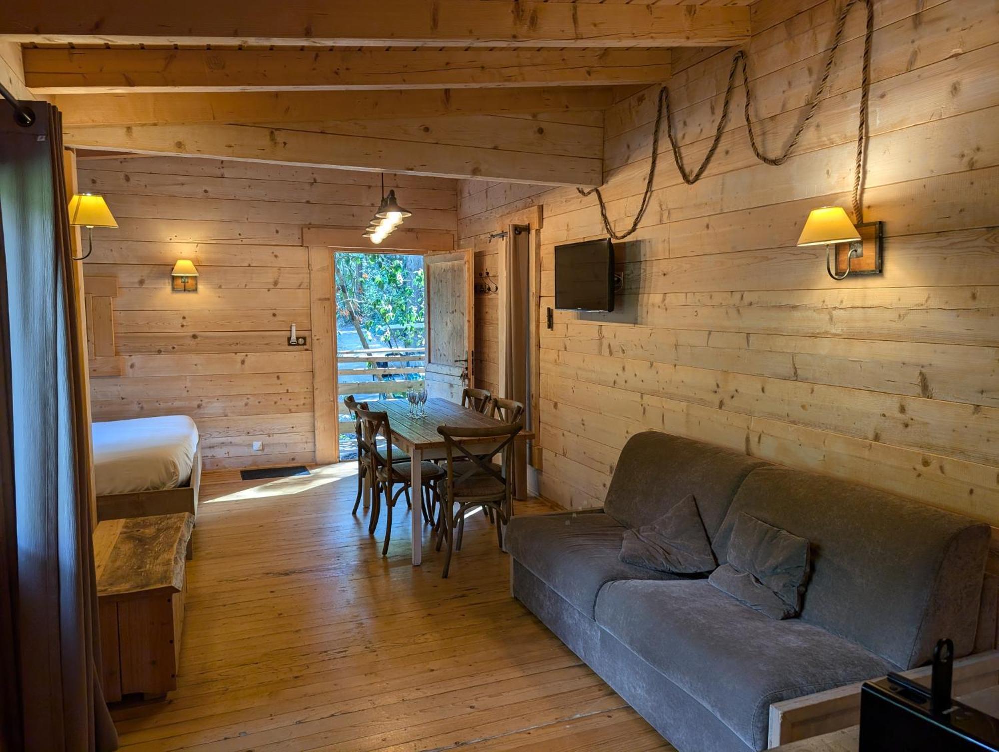 Les Cabanes Dans Les Bois Logis Hotel Villedubert Εξωτερικό φωτογραφία