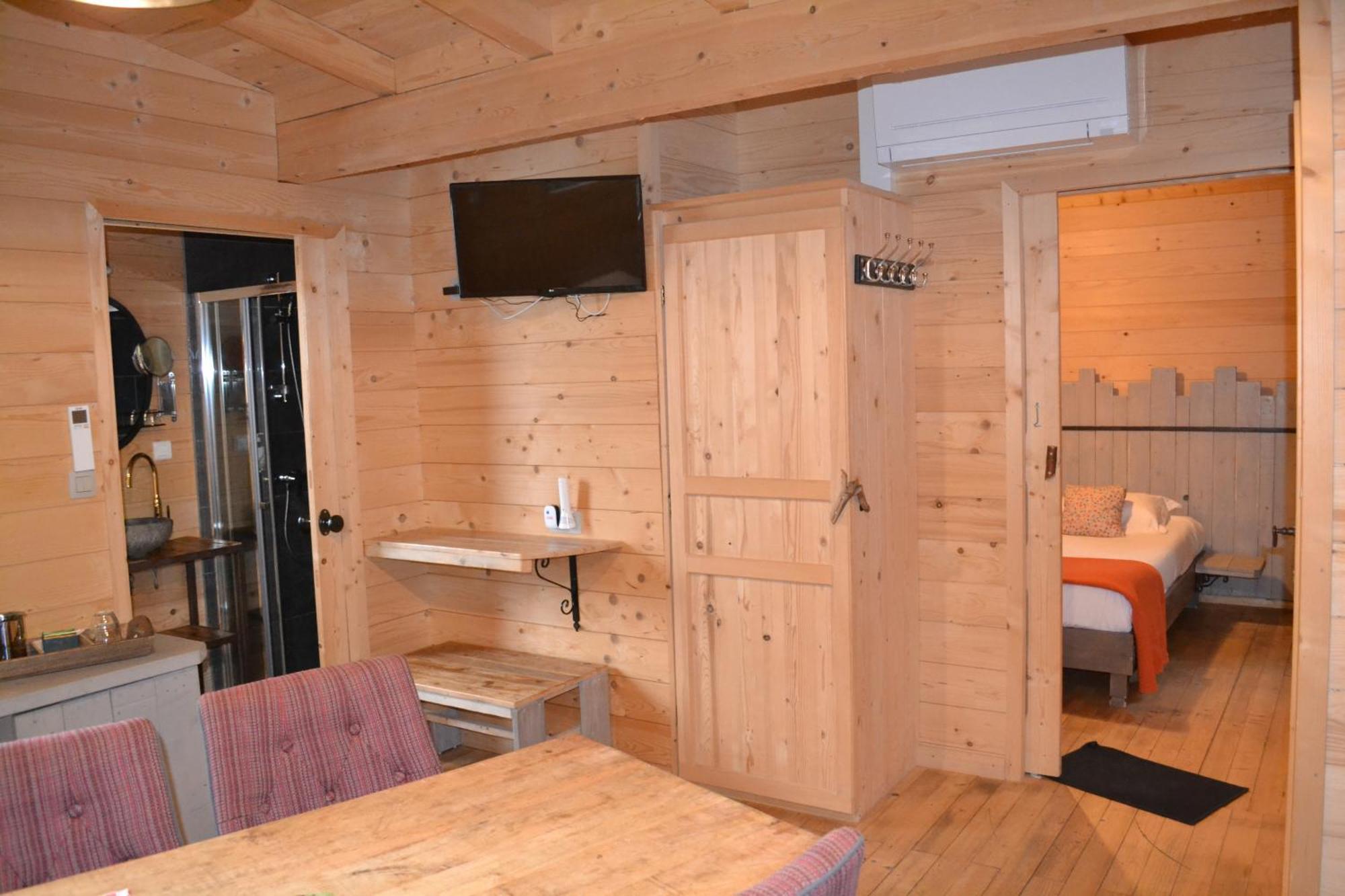 Les Cabanes Dans Les Bois Logis Hotel Villedubert Εξωτερικό φωτογραφία