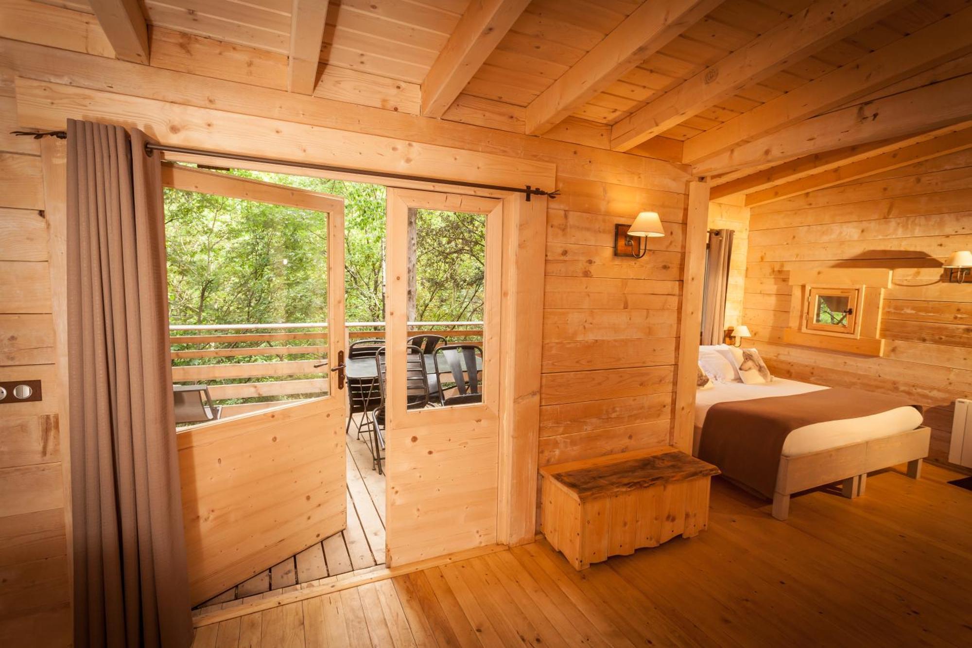 Les Cabanes Dans Les Bois Logis Hotel Villedubert Εξωτερικό φωτογραφία