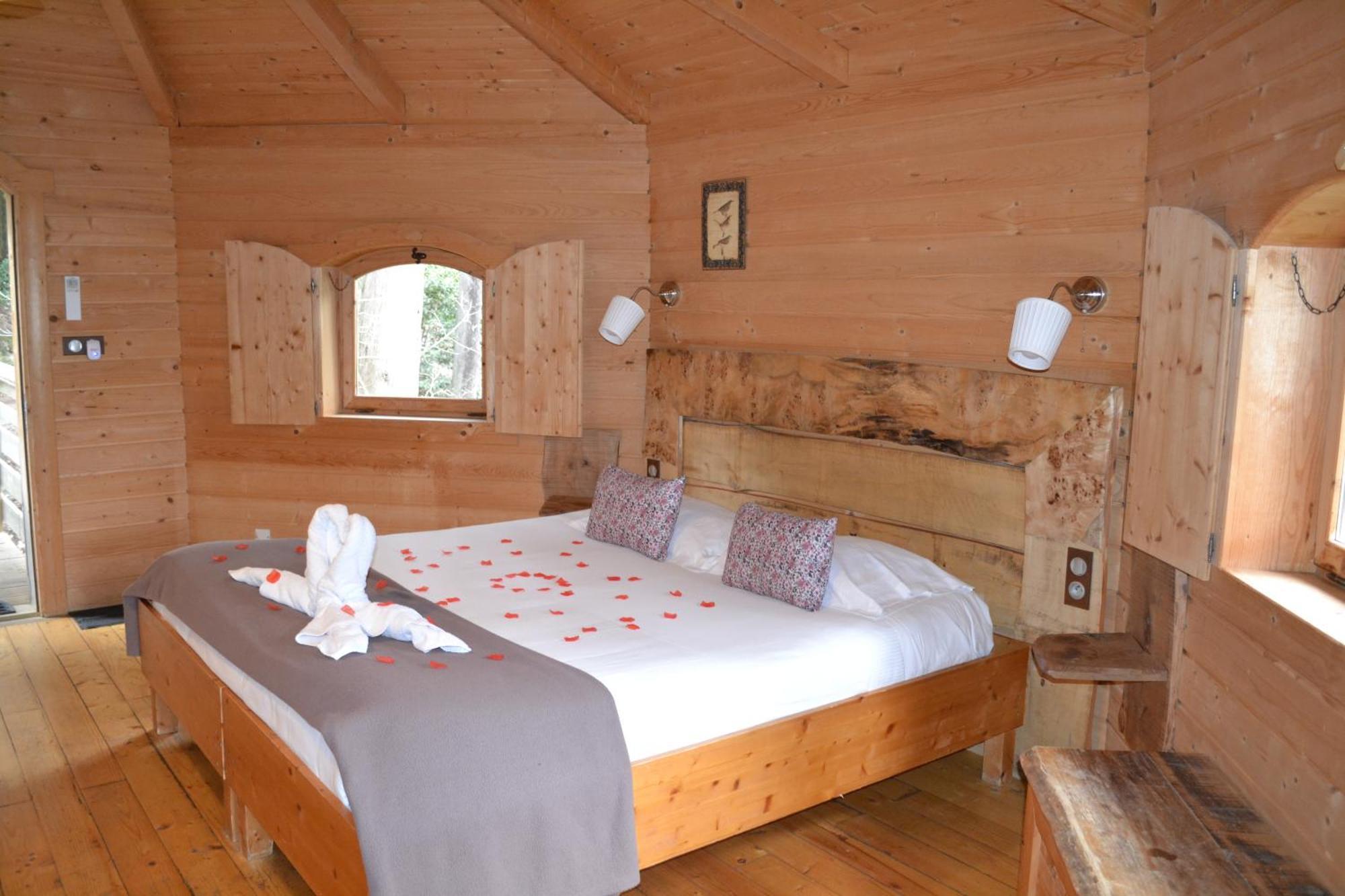 Les Cabanes Dans Les Bois Logis Hotel Villedubert Εξωτερικό φωτογραφία