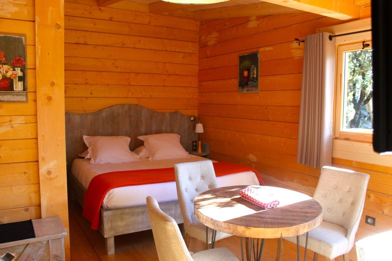 Les Cabanes Dans Les Bois Logis Hotel Villedubert Δωμάτιο φωτογραφία