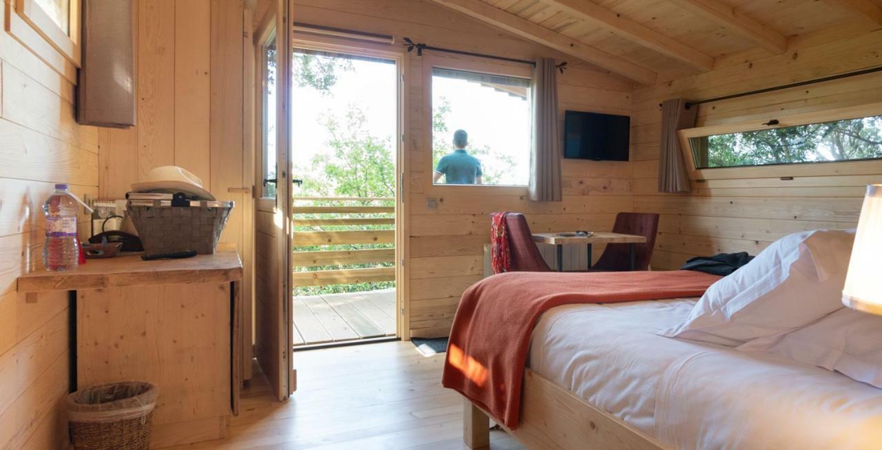 Les Cabanes Dans Les Bois Logis Hotel Villedubert Εξωτερικό φωτογραφία